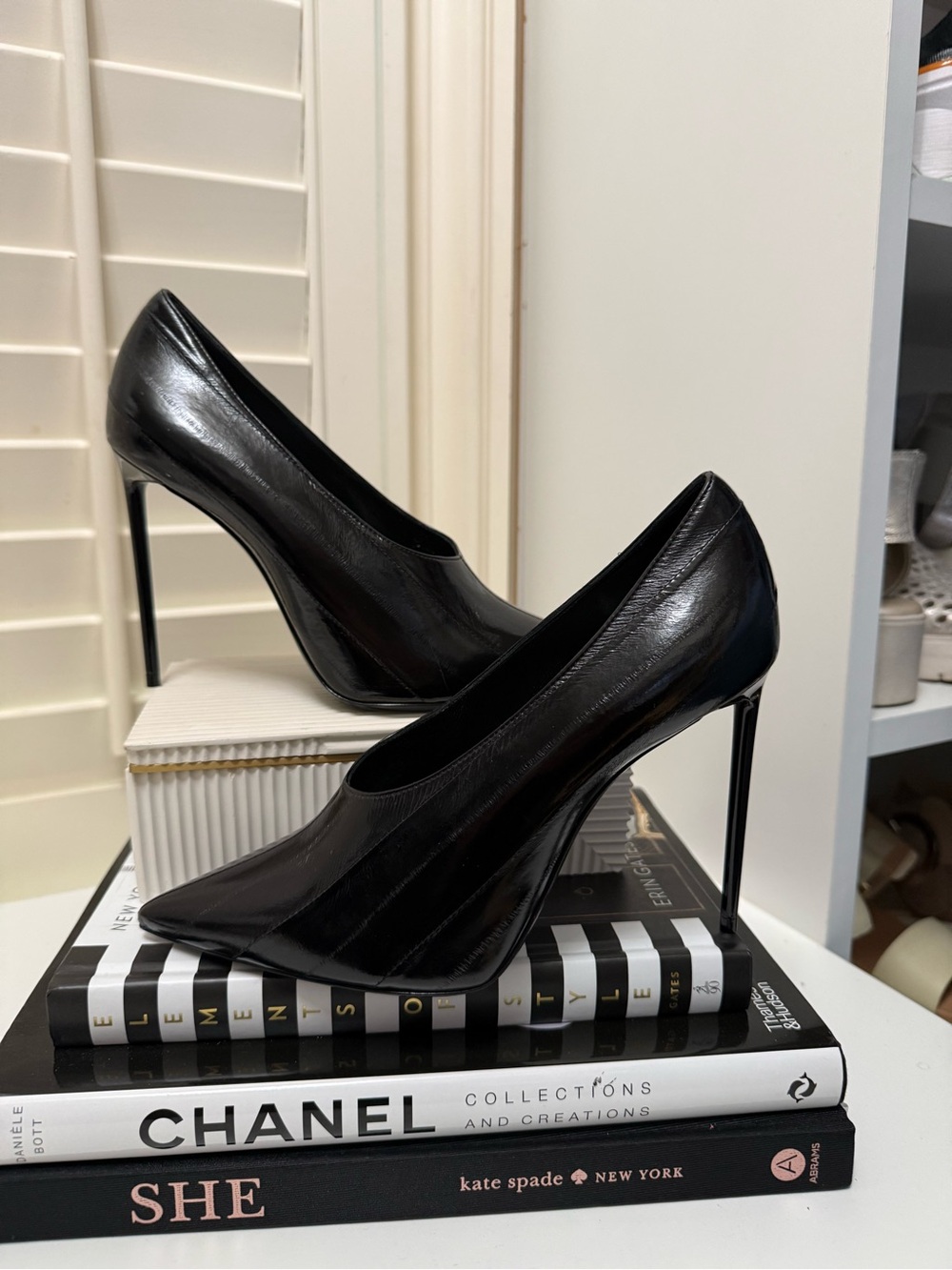 Saint Laurent Black Patent Pointed Stiletto Pump - never worn. - Picture 2 of 6